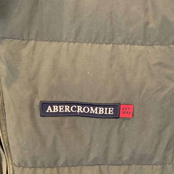 Abercrombie & Fitch Men's Green Quilted Vest - Picture 4 of 10